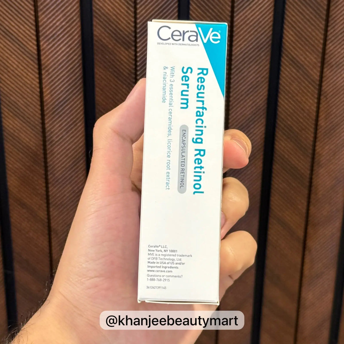 CeraVe Resurfacing Retinol Serum – Encapsulated Retinol, Niacinamide & Ceramides (30ml)