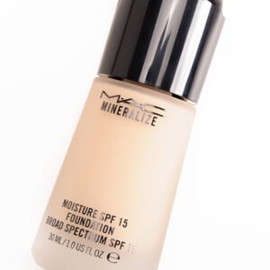 MAC Mineralize Moisture SPF15 Foundation
